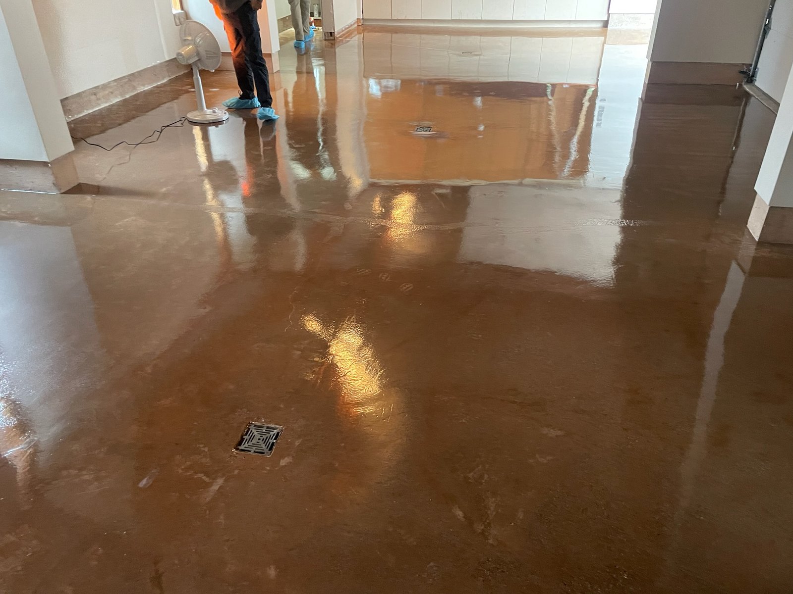 Polished epoxy floor finish